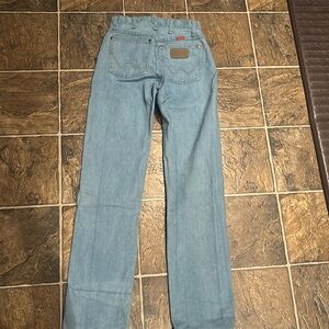 Women’s light wash cowboy cut wranglers